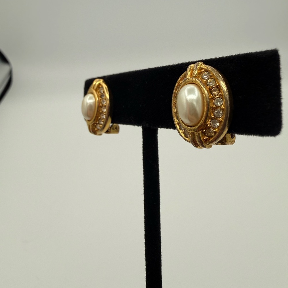 Vintage Burberry Pearl & Crystal Clip-on Earrings - Picture 2 of 5